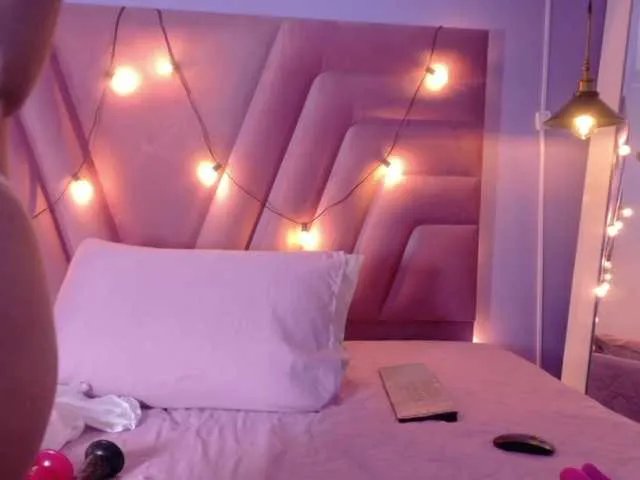 cutepetitee on BongaCams
