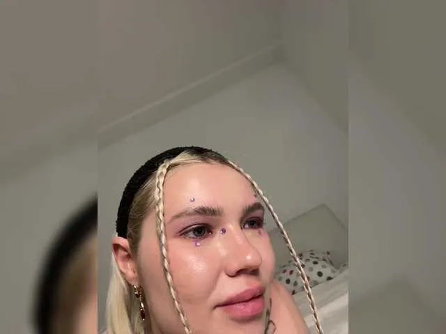 Emmagoodgirl on BongaCams 