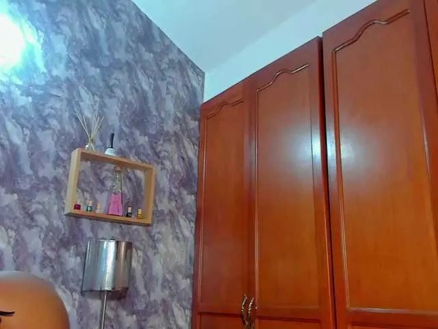 EMMAPARIS on BongaCams 