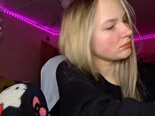 MilagroKailey — Hello my kittens! let's have some fun! Play with my pussy on my knees) @remain  @sofar   @total. 