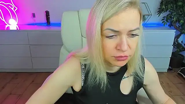 Anna_Snows on StripChat 