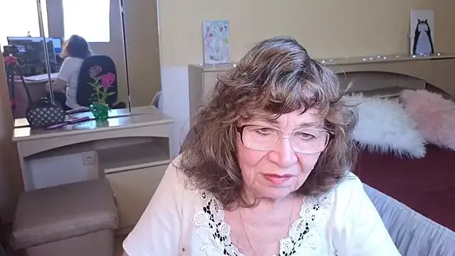 Betty_Brick on StripChat 