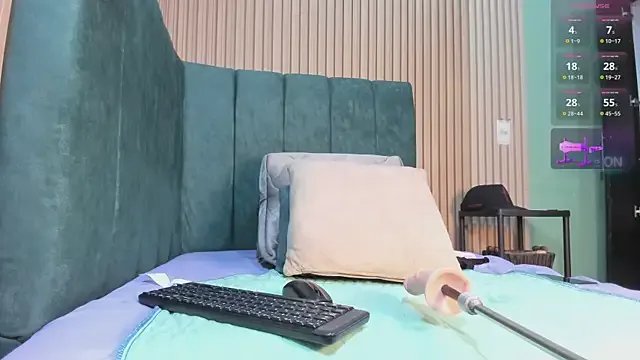 EvelynFoxx- on StripChat 