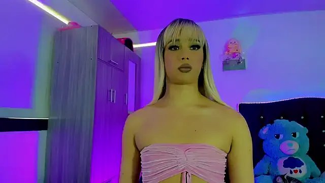 Hellen_moons__ on StripChat 