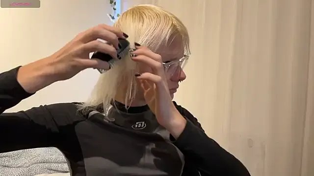 MollyChloe on StripChat 