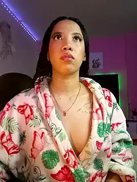 SallyWhitee on StripChat