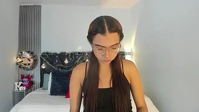 sara_saenz99 on StripChat 