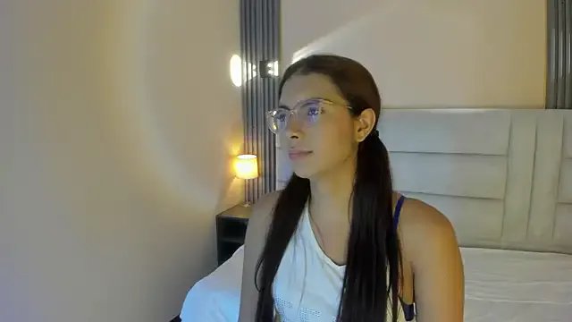 sara_saenz99 on StripChat 