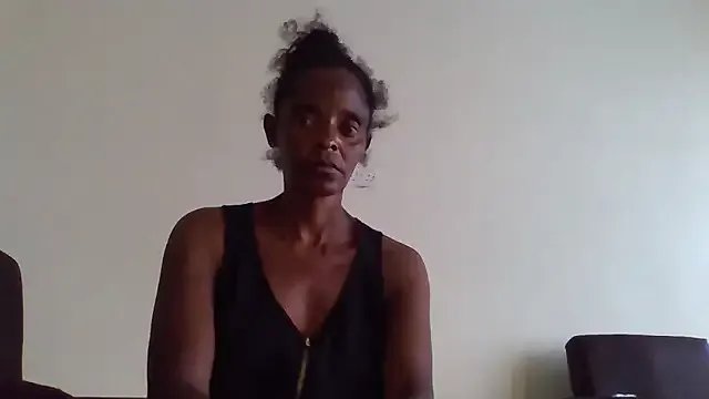 sweets_80 on StripChat