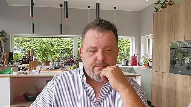 SwissDadbod on StripChat 