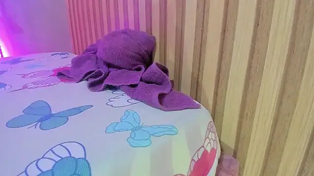 violet_taylor_ on StripChat